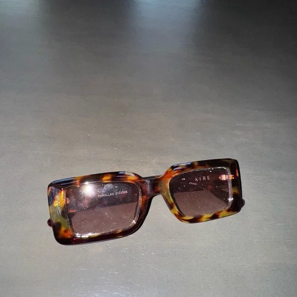 AIRE Parallax Square Sunglasses - Picture 4 of 5